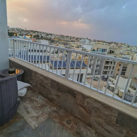 Modern 3 Bedroom Penthouse With Rooftop Views Apartamento *