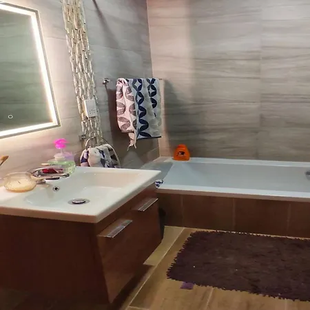 Modern 3 Bedroom Penthouse With Rooftop Views Apartament