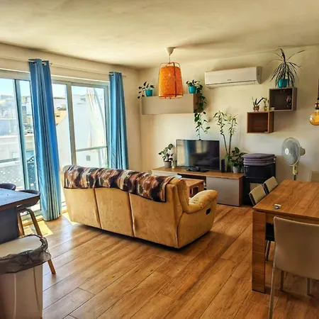 Modern 3 Bedroom Penthouse With Rooftop Views Apartament