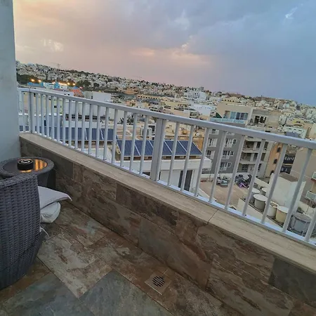 Modern 3 Bedroom Penthouse With Rooftop Views * Ta Xbiex